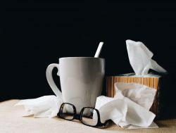 Rýma: příznaky, léčba a jak se rýmě vyhnout